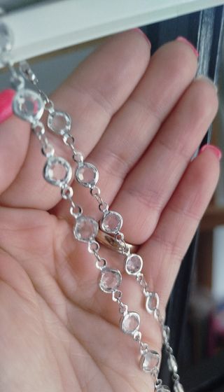 Vestito nero con piume