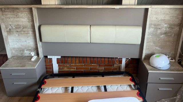 Cabecero con Mesillas y Luces LED