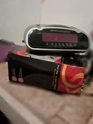 Reloj Despertador PRO BASIC AM/FM Plata/Negro