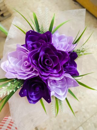 Flores eternas de raso morado y rosa