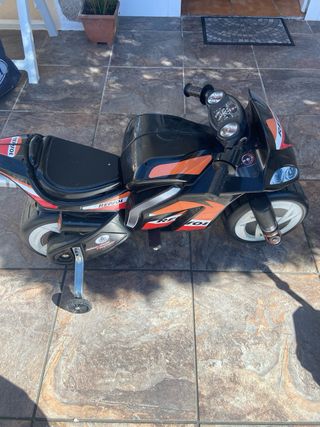 Moto Repsol niño con ruedines batería SIN cargador