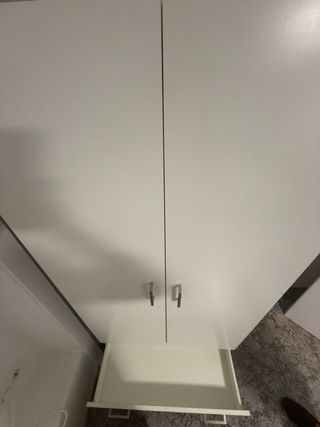ARMARIO DE MADERA BLANCO.