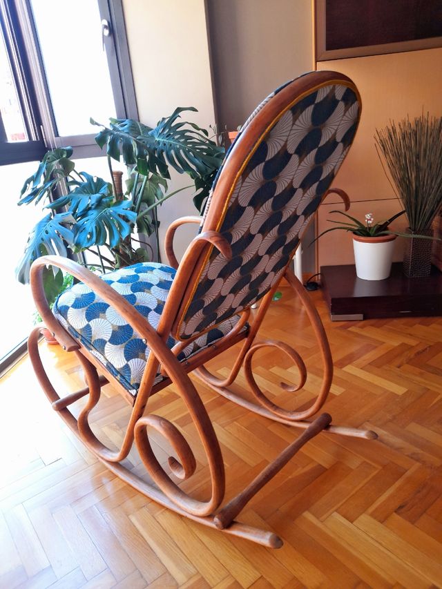 Mecedora estilo Thonet restaurada
