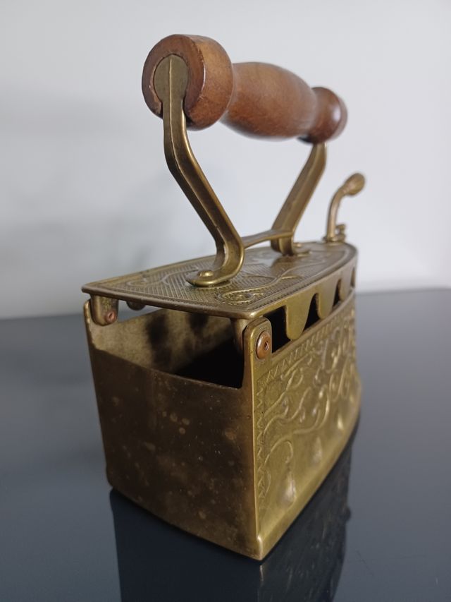 Antigua Plancha de Carbón Francesa Latón dorado