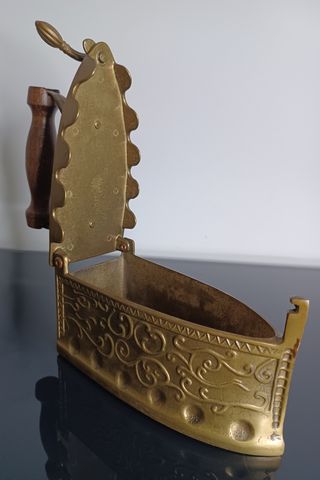 Antigua Plancha de Carbón Francesa  Latón dorado