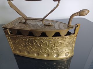 Antigua Plancha de Carbón Francesa  Latón dorado