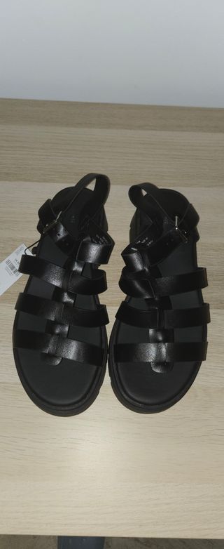 Sandalias de plataforma negras marca YOURS (UK).