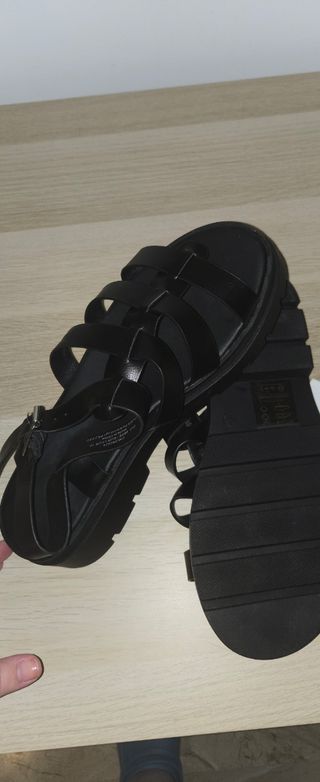 Sandalias de plataforma negras marca YOURS (UK).