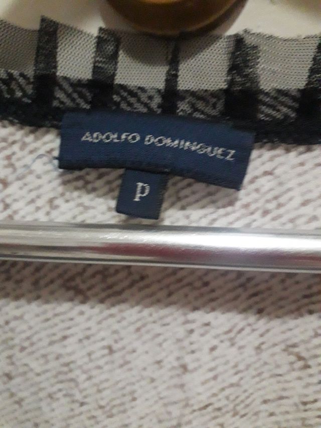 Adolfo Domínguez Camiseta Blanca y Negra