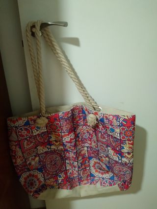 Bolso de tela multicolor y monedero