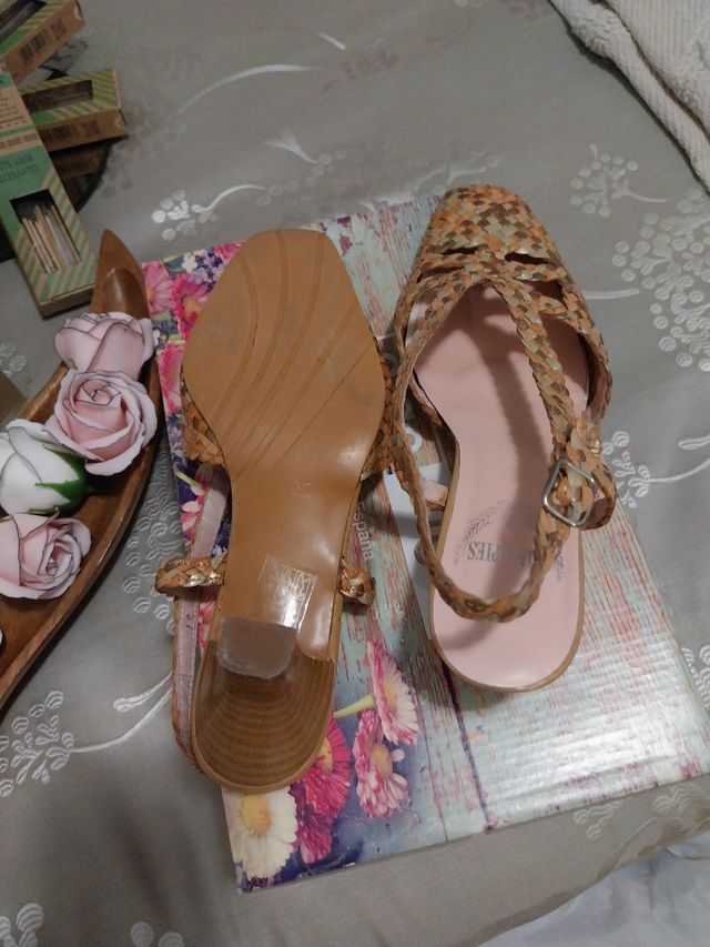 Sandalias MIMÄ PIES trenzadas marrón y dorado