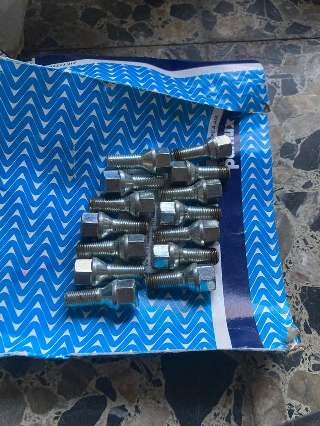 Tornillería para ruedas