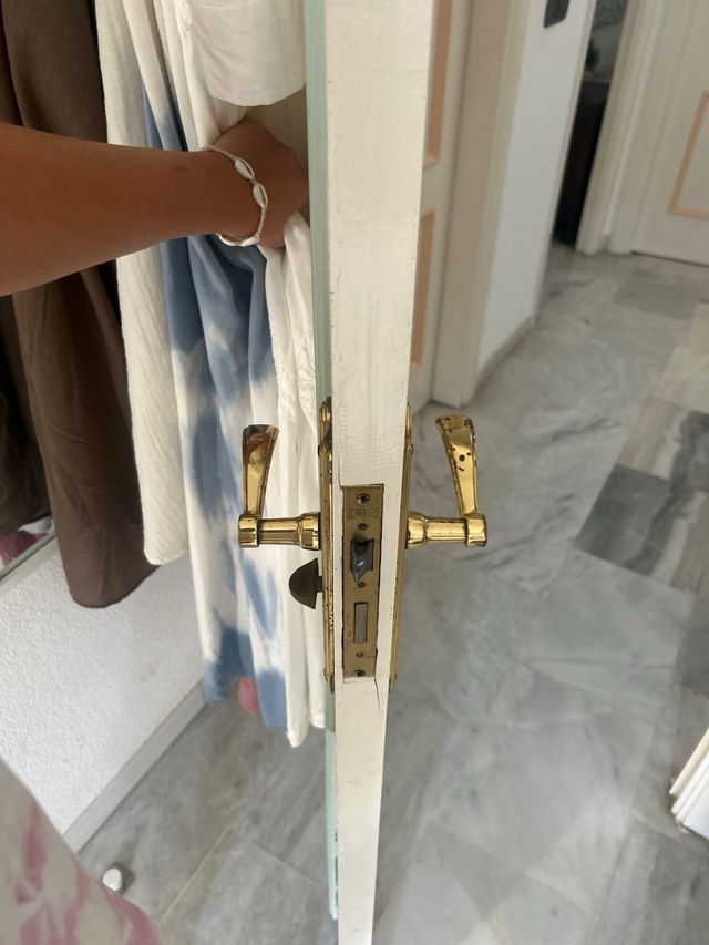 Puerta interior blancas pintadas