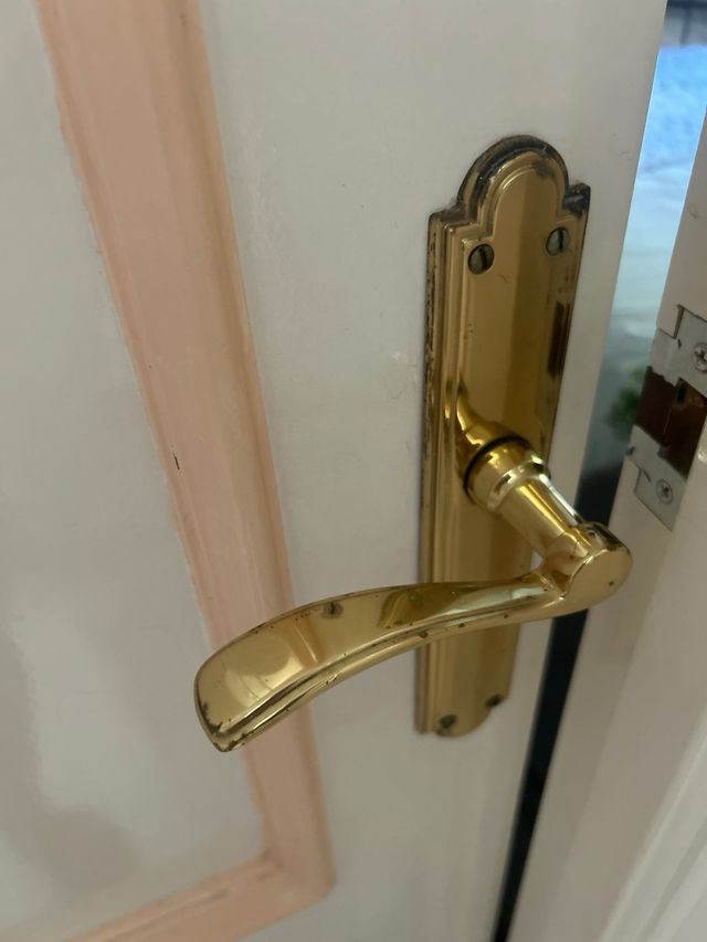 Puerta interior blancas pintadas