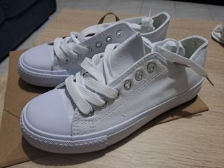 Zapatillas blancas mujer.