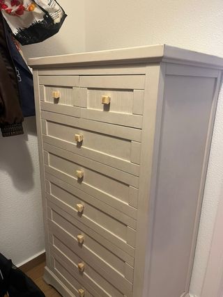 URGE: Cómoda estrecha de madera de pino