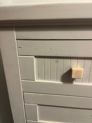 URGE: Cómoda estrecha de madera de pino