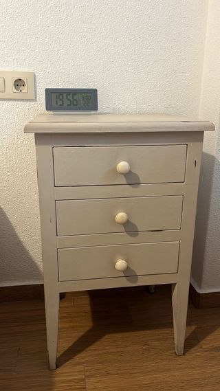 URGE: Mesillas de noche de madera restauradas