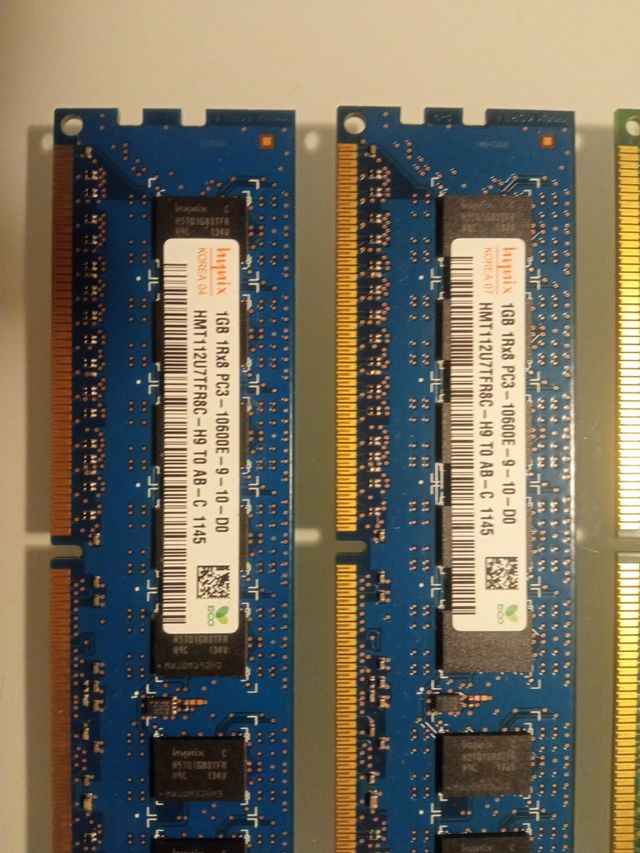 4GB (4 x 1GB) DDR3 10600E Hynnix/Micron
