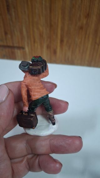 Figura Lemax Viajero con Maletas