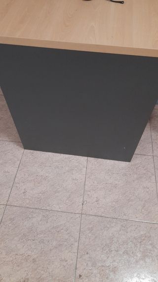 Mesa de oficina de madera beige