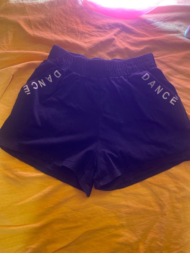 Pantaloncini neri con scritta DANCE