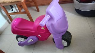 Dos Motos correpasillos infantil roja y otra rosa