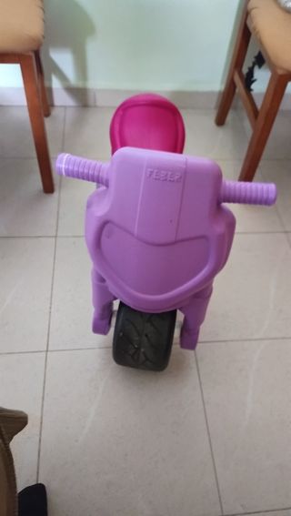 Dos Motos correpasillos infantil roja y otra rosa
