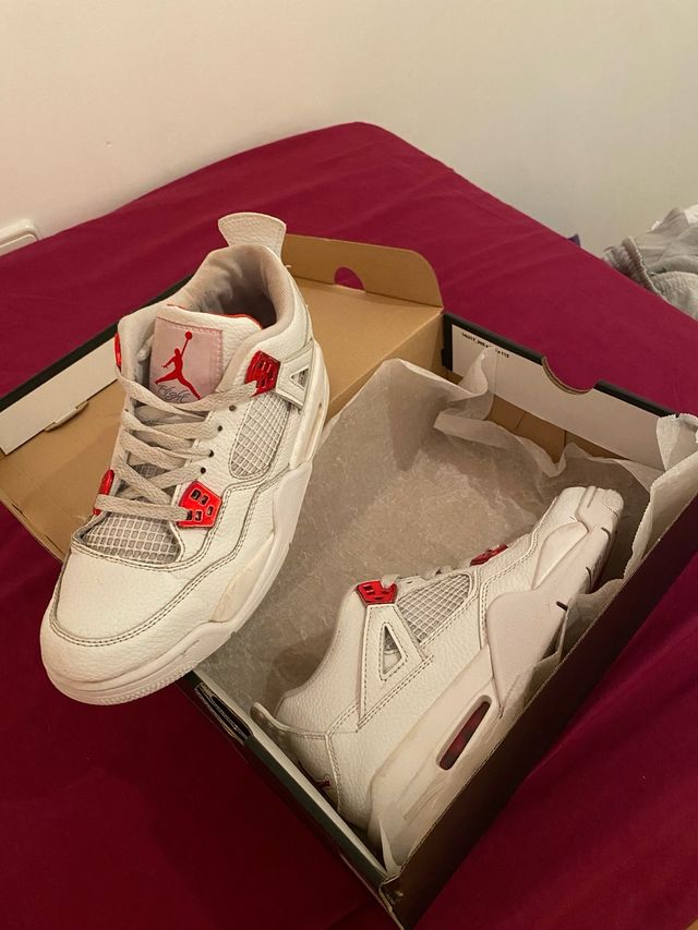Jordan Retro 4 Branco e Vermelho