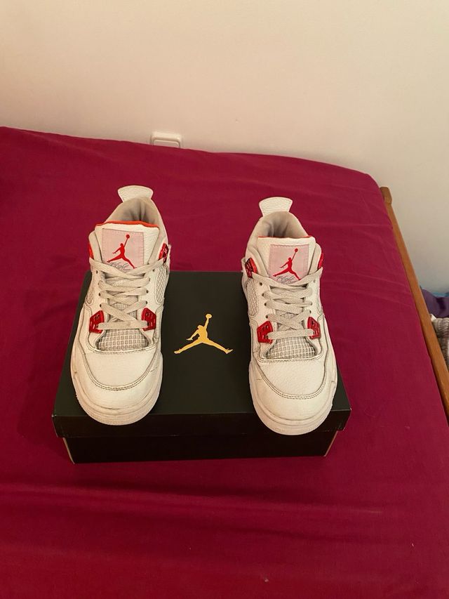 Jordan Retro 4 Branco e Vermelho