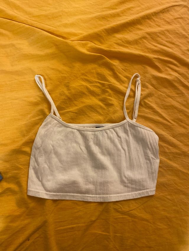 Top bianco a costine con spalline