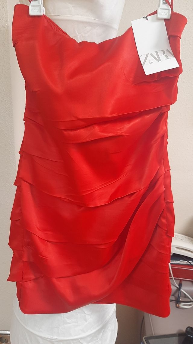 Vestido drapeado de raso.Nuevo con etiqueta.