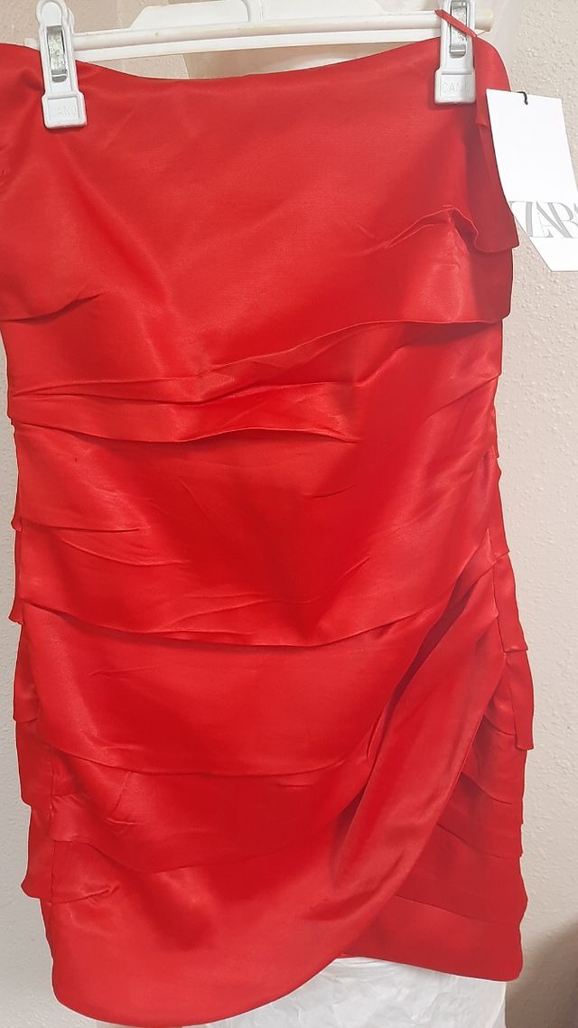 Vestido drapeado de raso.Nuevo con etiqueta.