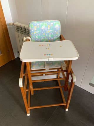 Trona de madera, se hace escritorio