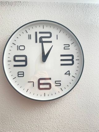 Reloj de pared moderno