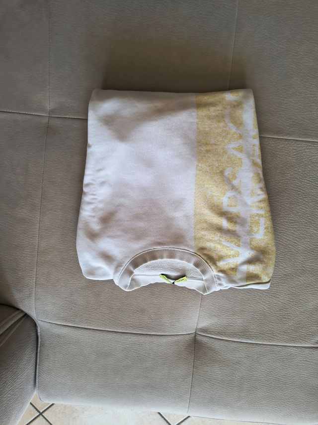 Felpa Versace Bianca con Dettagli Oro