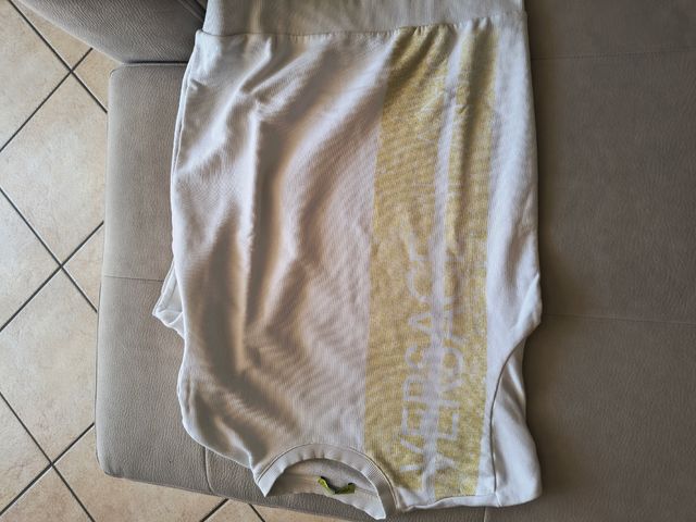 Felpa Versace Bianca con Dettagli Oro