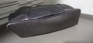 Bolso de piel negro y gris