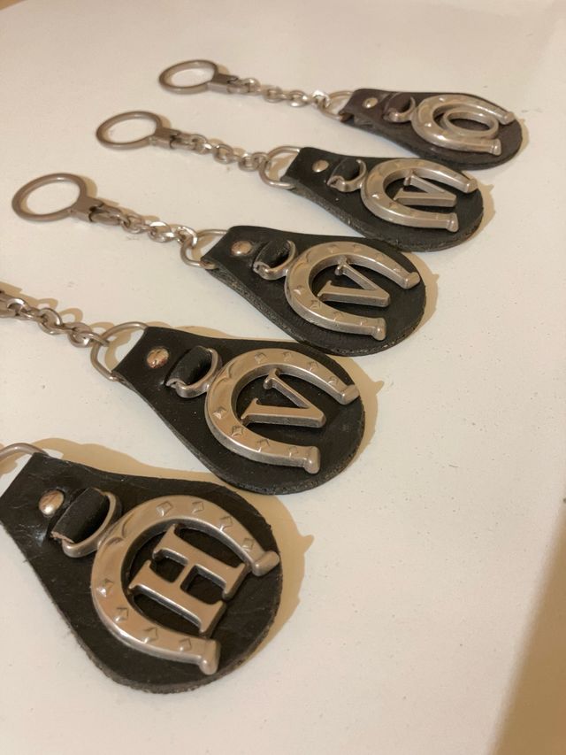 Lote 5 Llaveros antiguos Letras