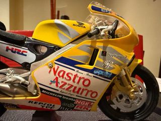 Maquetas 1:10 Valentino Rossi VR46 Maisto