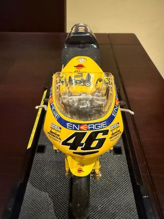 Maquetas 1:10 Valentino Rossi VR46 Maisto