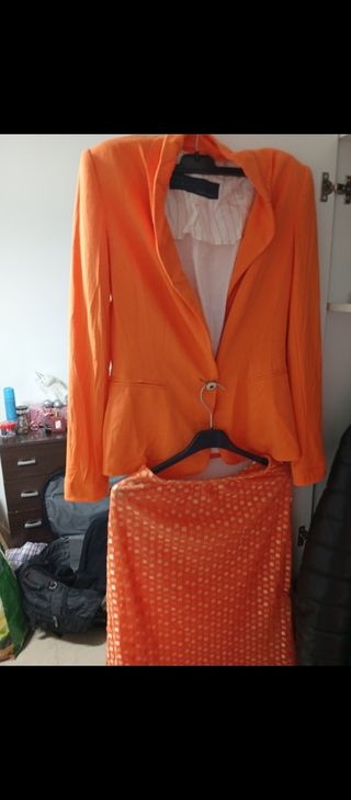 Vestido naranja con estampado