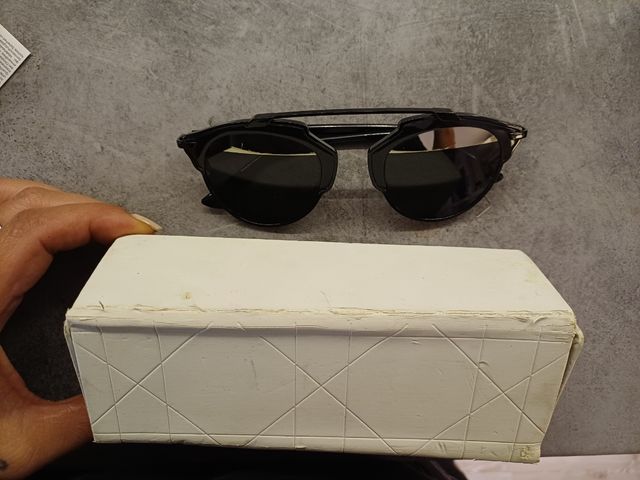 Occhiali da sole Dior neri con custodia