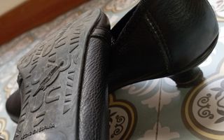 Zapatos negros tacón bajo redondo talla 35