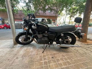 TRIUMPH BONNEVILLE T100 BLACK