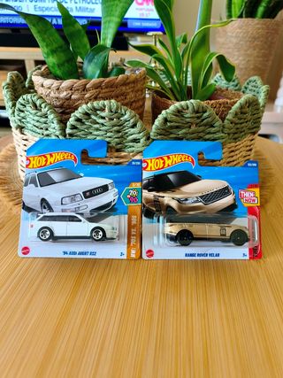2 Carrinhos Hot Wheels: Audi RS2 e Range Rover