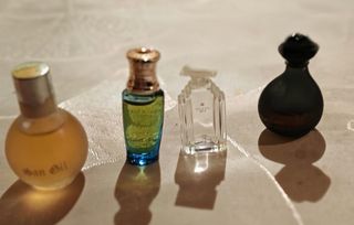 Set in miniatura da collezione di profumi vintage