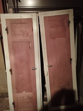 2 ventanas de madera con contraventanas