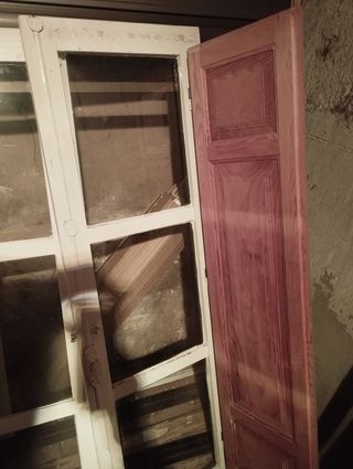2 ventanas de madera con contraventanas