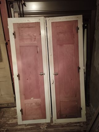 2 ventanas de madera con contraventanas